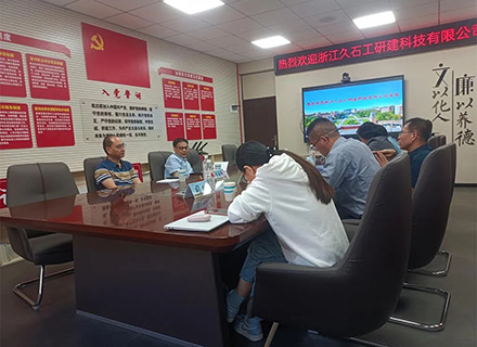 柔性石英砂貼片石發(fā)明人、浙江久石公司董事長豐新華一行赴沈陽工業(yè)大學(xué)開展深化校企合作交流
